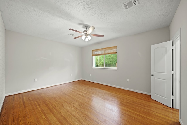 spare room featuring light hardwood / wood-style floors, a textured ceiling, and ceiling fan