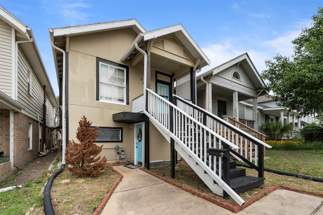 view of front of house featuring a front lawn and covered porch