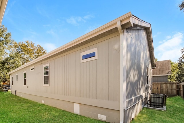 6605 Greenhurst St, Houston, TX 77091 - view of side of property featuring crawl space and cooling unit