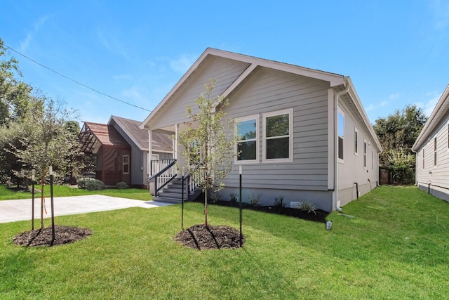 6605 Greenhurst St, Houston, TX 77091 - view of front facade with a front yard and a patio area