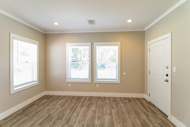 6605 Greenhurst St, Houston, TX 77091 - empty room featuring ornamental molding, wood finished floors, baseboards, and recessed lighting