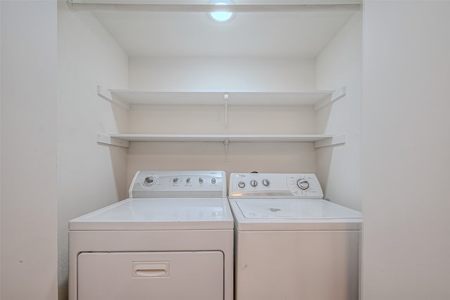 washroom featuring washing machine and clothes dryer