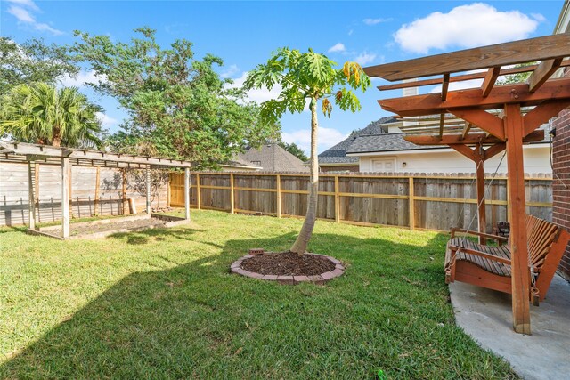 view of yard with a pergola