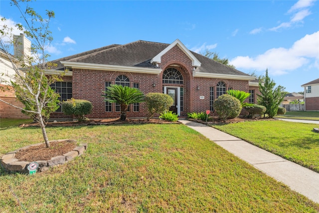 view of front of house featuring a front lawn