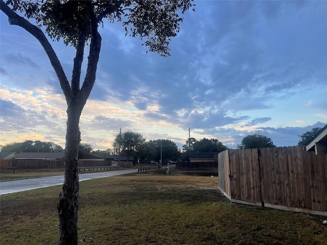 view of yard at dusk