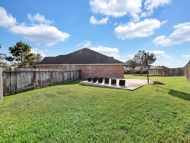 view of yard featuring a patio area