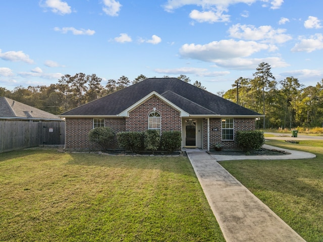 ranch-style house featuring a front yard