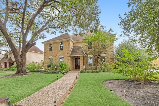 view of front of home featuring a front yard