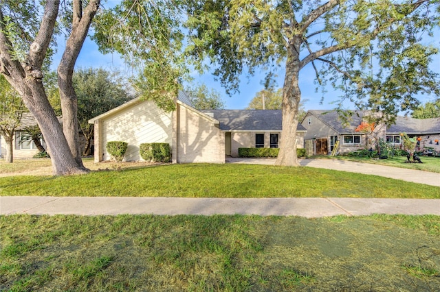 view of front of property with a front yard