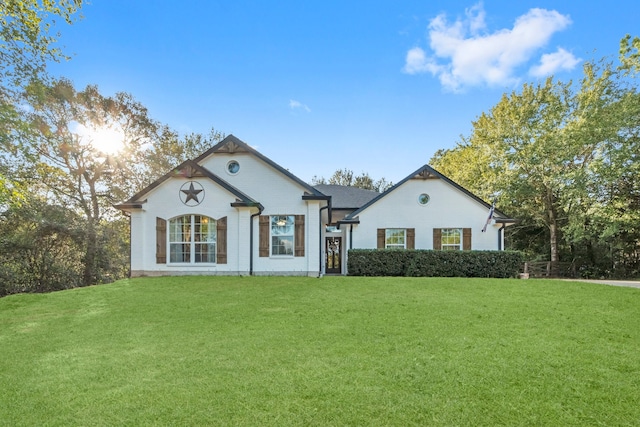 view of front of house with a front lawn