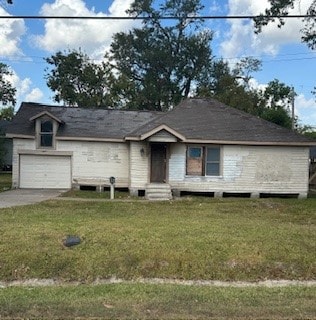 ranch-style home with a front yard