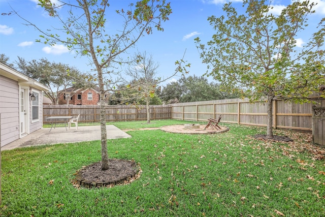 view of yard with a patio area