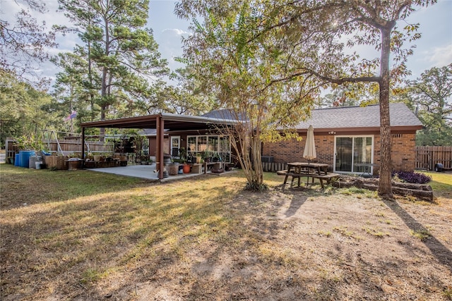 view of yard featuring a patio area