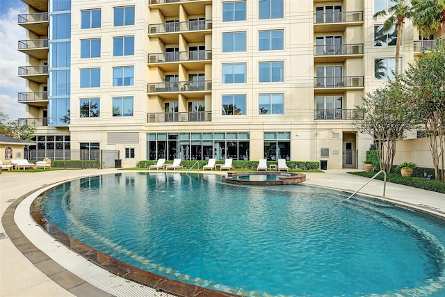 view of pool featuring a community hot tub