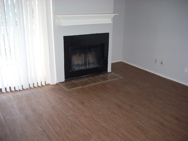 room details with hardwood / wood-style floors