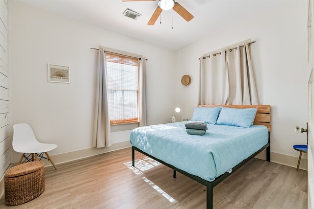 bedroom featuring light hardwood / wood-style floors and ceiling fan