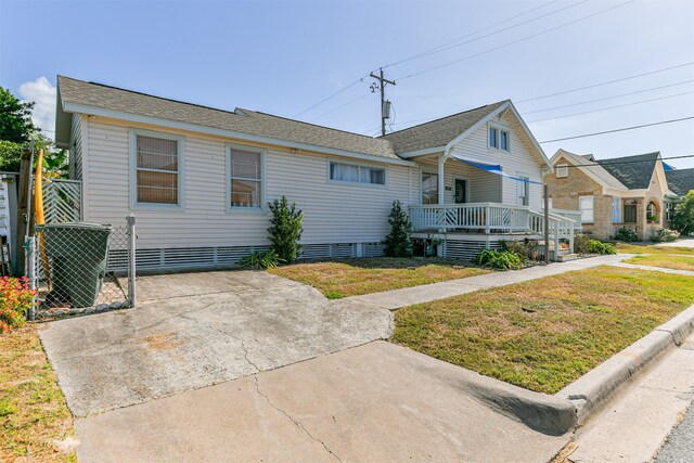 view of front of property with a porch and a front lawn