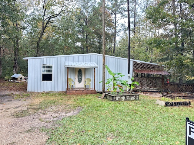 view of outbuilding featuring a yard