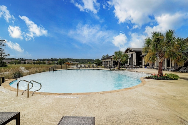 view of swimming pool featuring a patio