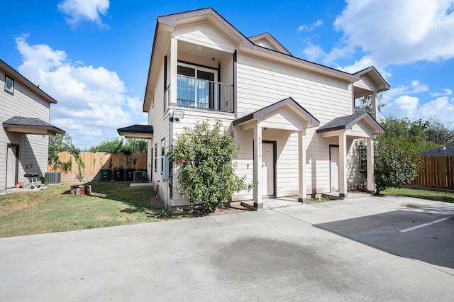 view of front of home featuring a front lawn and central AC unit