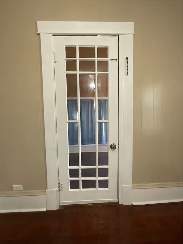 interior details with wood-type flooring