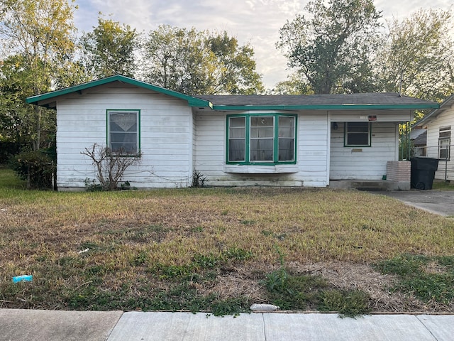 ranch-style house with a front yard