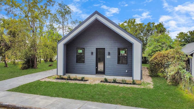 view of front of house with a front yard