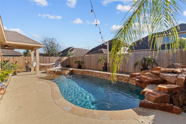 view of pool featuring an in ground hot tub