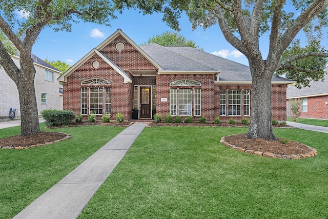 single story home with a front yard