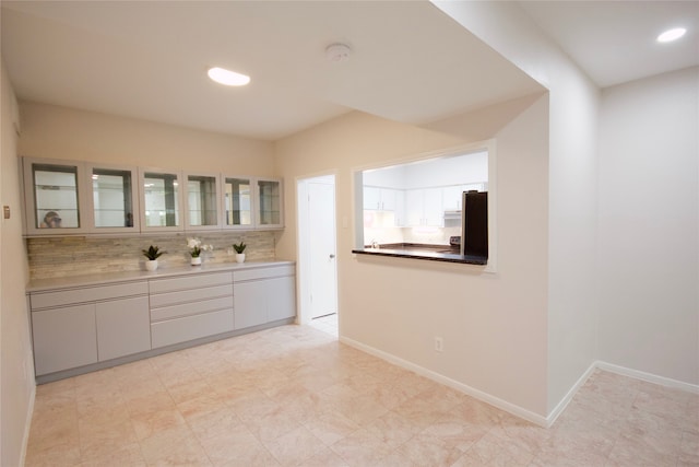 bathroom featuring vanity and decorative backsplash