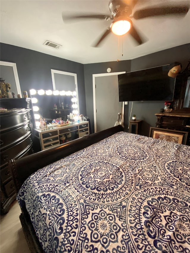 bedroom featuring ceiling fan