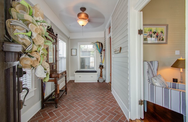 foyer entrance featuring ceiling fan