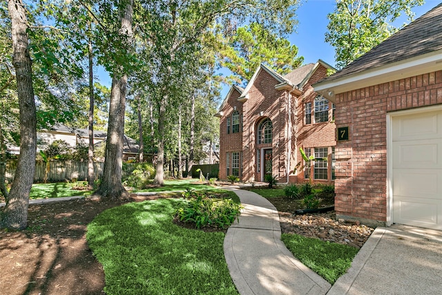 view of front facade featuring a front yard and a garage