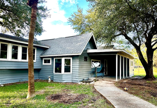 view of front facade with a front lawn and a carport