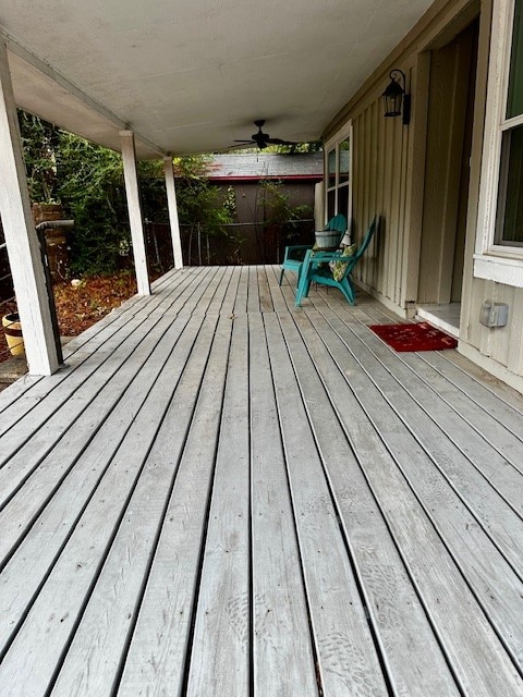 deck with ceiling fan