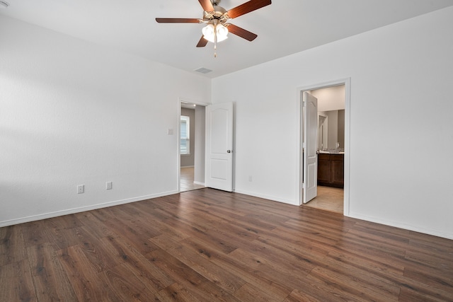 empty room with dark wood-type flooring and ceiling fan