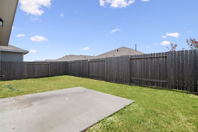 view of yard with a patio area