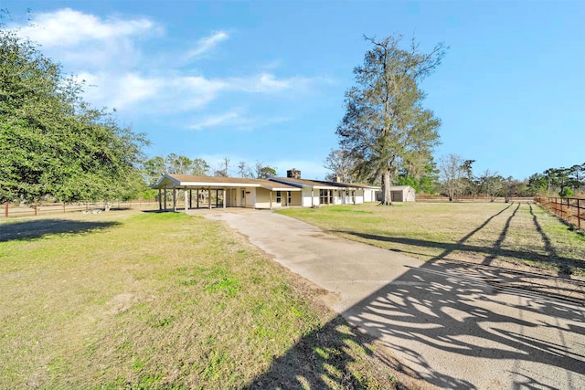 view of front of house featuring a front lawn