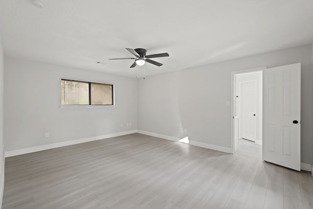 empty room featuring light hardwood / wood-style floors and ceiling fan