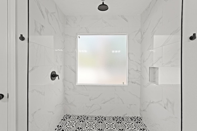 bathroom featuring tiled shower