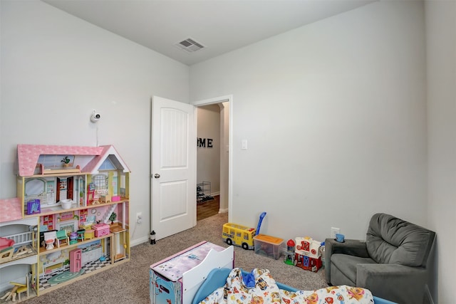 recreation room featuring carpet