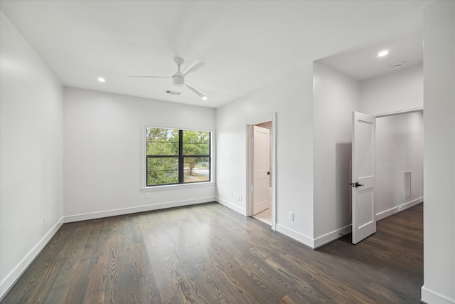 unfurnished room with dark wood-type flooring and ceiling fan