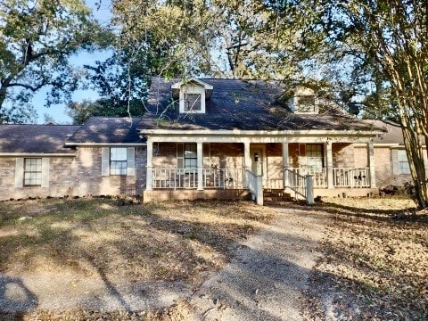 view of front facade with a porch