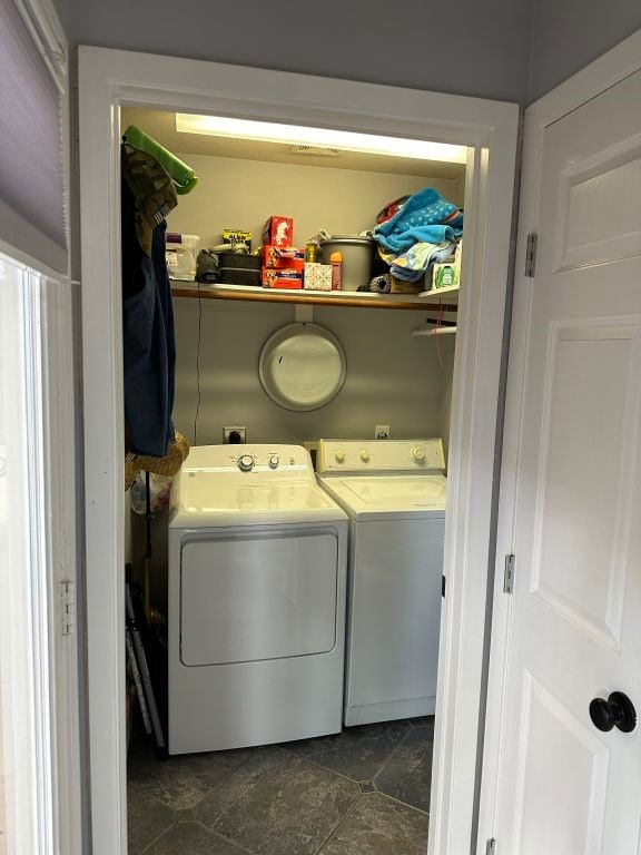 laundry area featuring washer and clothes dryer