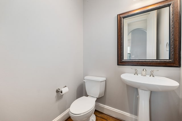 bathroom featuring toilet and sink