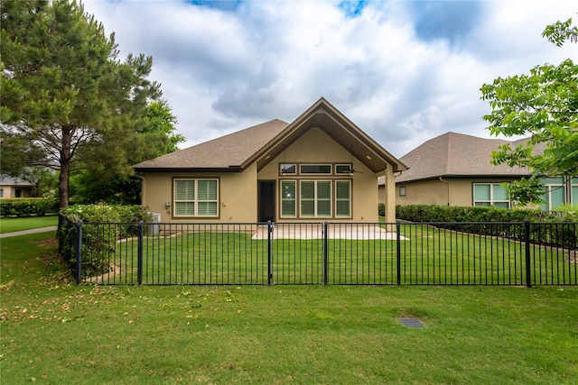 view of front of property with a front yard