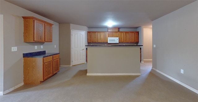 kitchen featuring a center island