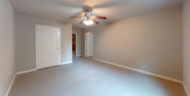 unfurnished bedroom featuring ceiling fan