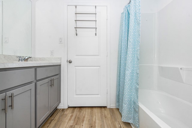 122 Austin Rd, Angleton, TX 77515 - full bath featuring vanity, shower / tub combo with curtain, and wood finished floors