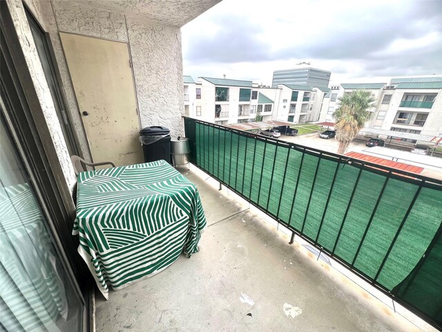 2830 S Bartell Dr Unit 39, Houston, TX 77054 - view of balcony